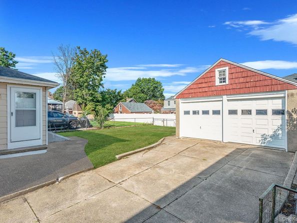 236 Jackson Avenue, Mineola NY 11501
