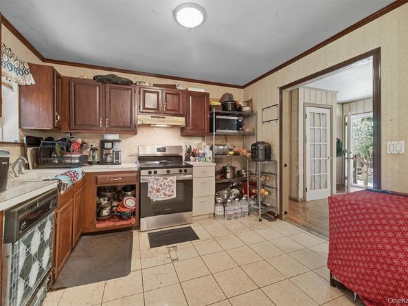 30 Fords Lane, Southampton NY 11968