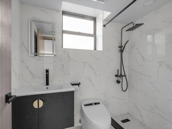 16515 Cross Island Parkway, Whitestone NY 11357