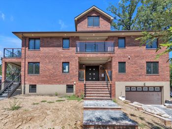 16515 Cross Island Parkway