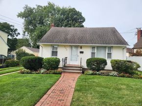 305 Warren Street, Uniondale NY 11553