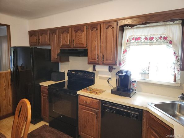 305 Warren Street, Uniondale NY 11553