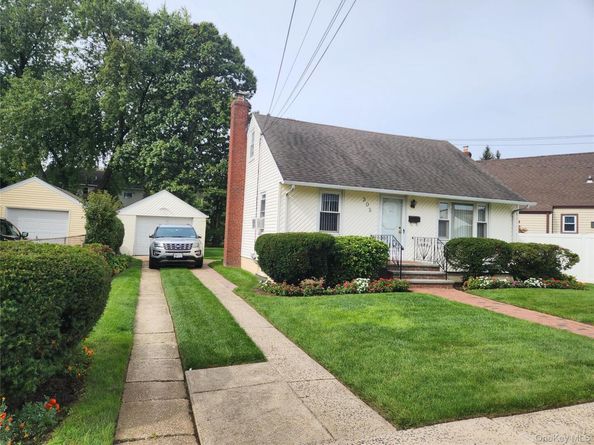 305 Warren Street, Uniondale NY 11553