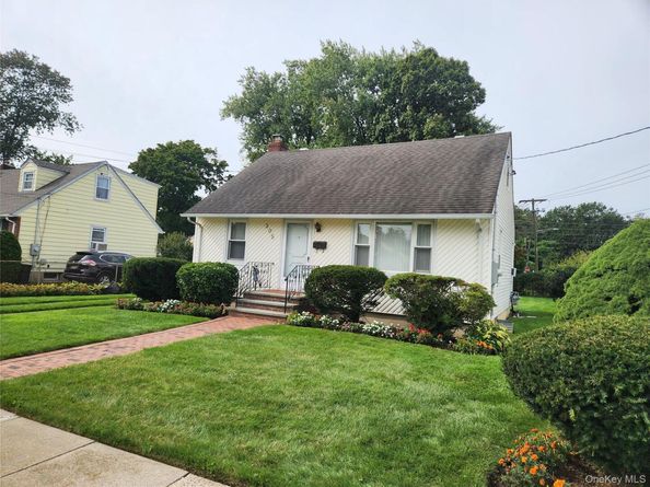 305 Warren Street, Uniondale NY 11553