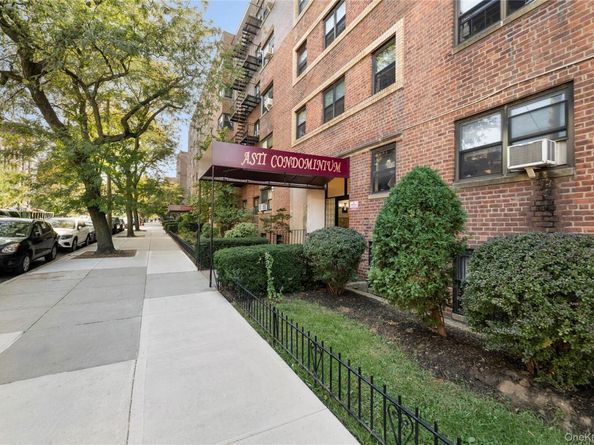 25-10 31st Avenue 2M, Astoria NY 11106