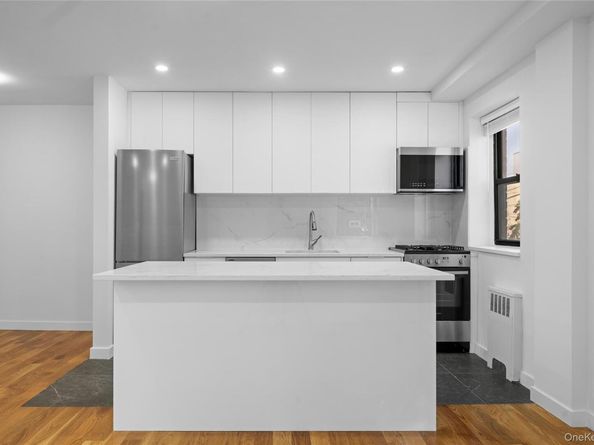 25-10 31st Avenue 2M, Astoria NY 11106