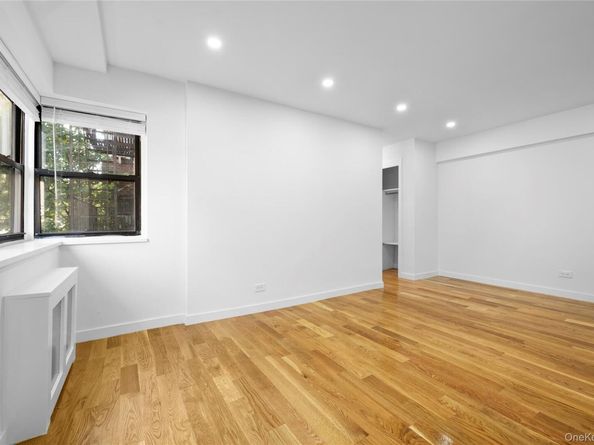 25-10 31st Avenue 2M, Astoria NY 11106
