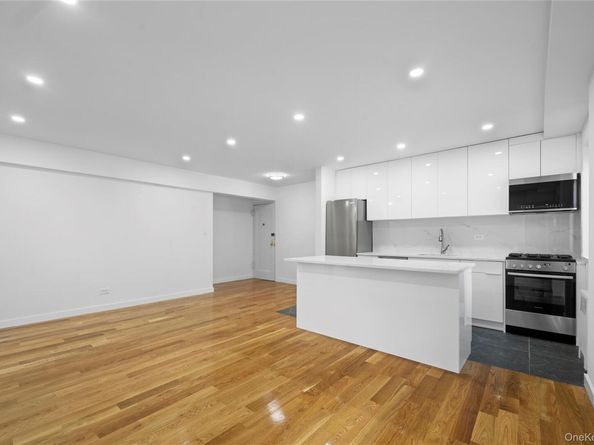 25-10 31st Avenue 2M, Astoria NY 11106