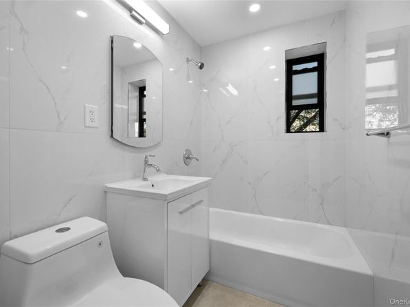 25-10 31st Avenue 2M, Astoria NY 11106