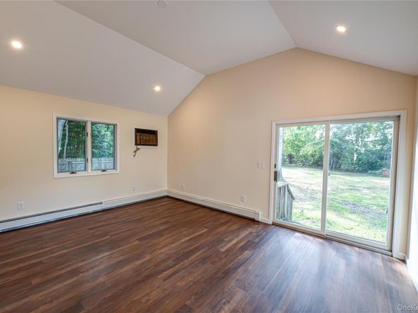 40 Center Street, Ronkonkoma NY 11779