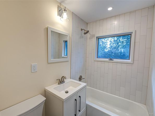 40 Center Street, Ronkonkoma NY 11779