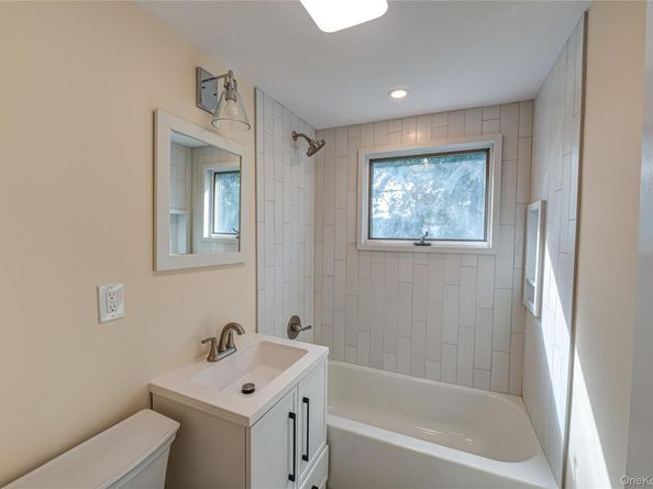 40 Center Street, Ronkonkoma NY 11779