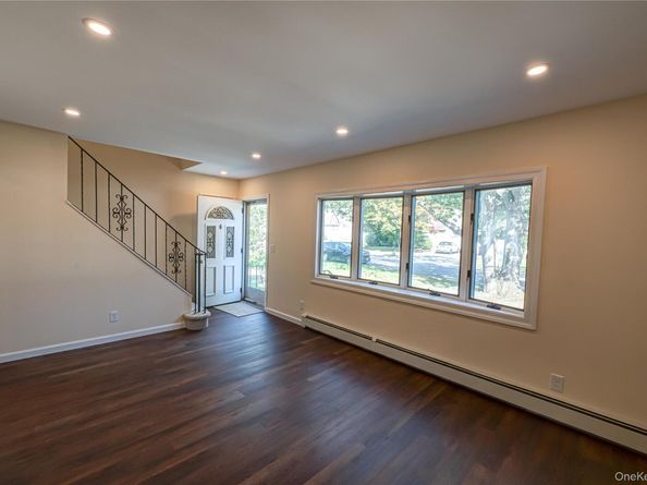40 Center Street, Ronkonkoma NY 11779