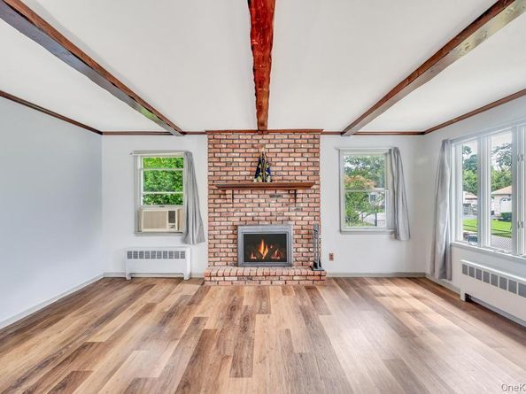 167 Officials Avenue, Holbrook NY 11741