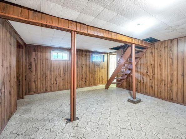 167 Officials Avenue, Holbrook NY 11741