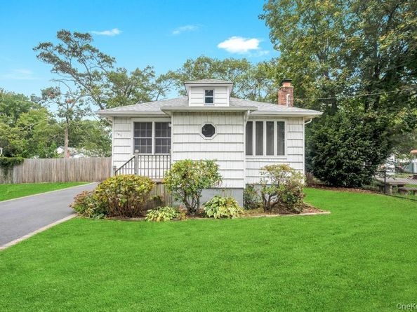 167 Officials Avenue, Holbrook NY 11741