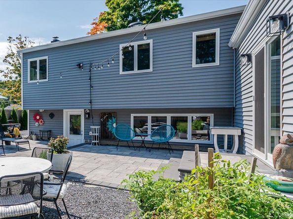 949 Gardiner Drive, Bay Shore NY 11706