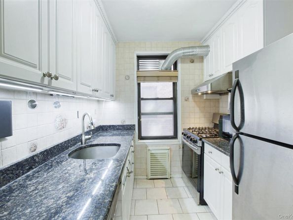 224-24 Union Turnpike 2N, Oakland Gardens NY 11364