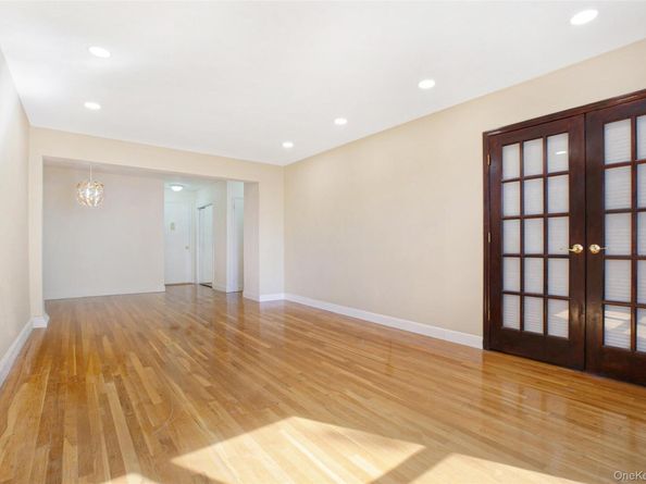 224-24 Union Turnpike 2N, Oakland Gardens NY 11364