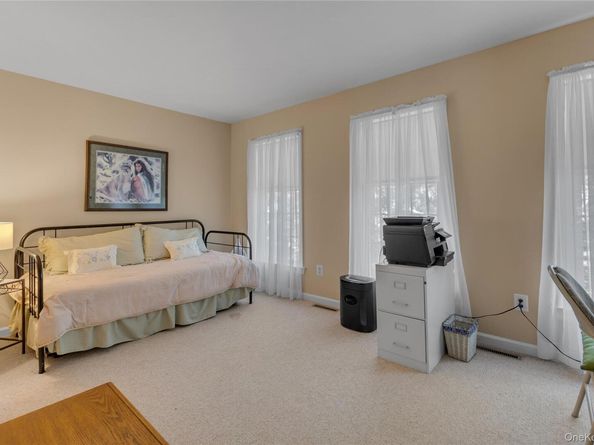 10 Nicole Court, Manorville NY 11949