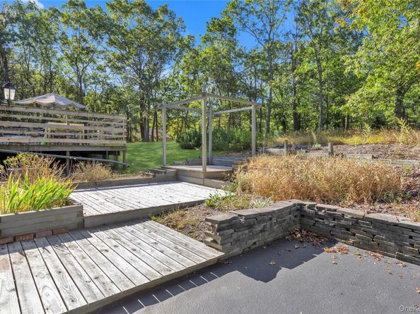 10 Nicole Court, Manorville NY 11949