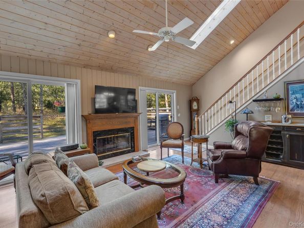10 Nicole Court, Manorville NY 11949