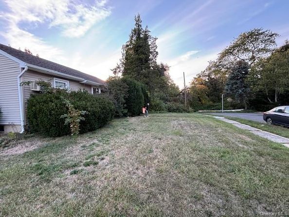 32 Copeland Place, Farmingdale NY 11735