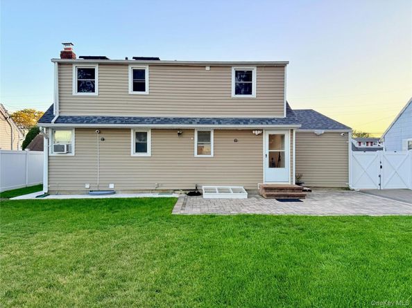 27 Central Avenue, North Babylon NY 11703