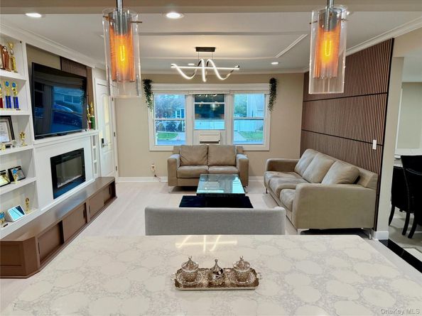 27 Central Avenue, North Babylon NY 11703