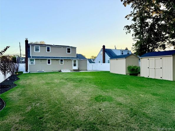 27 Central Avenue, North Babylon NY 11703