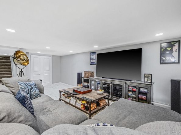 1233 6th Street, West Babylon NY 11704