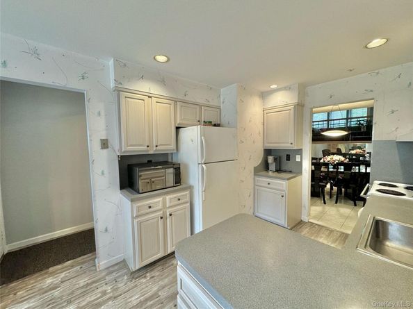 45 W Aspen Drive, Woodbury NY 11797