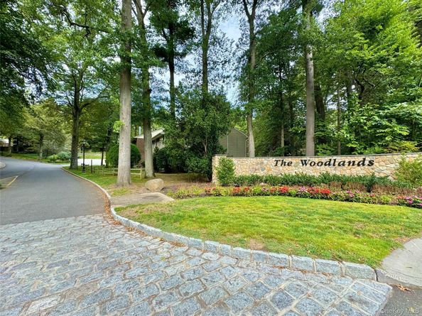 45 W Aspen Drive, Woodbury NY 11797