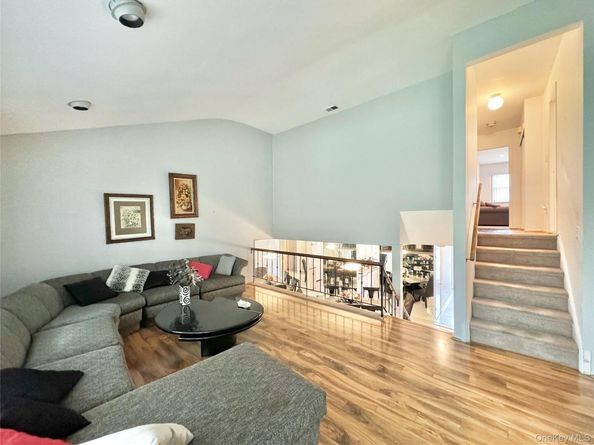 45 W Aspen Drive, Woodbury NY 11797