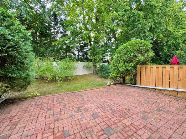45 W Aspen Drive, Woodbury NY 11797