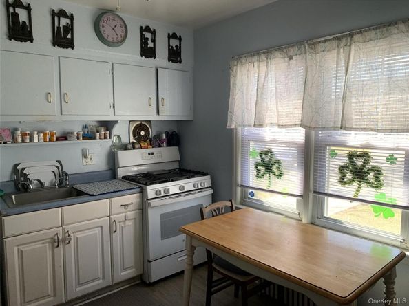 6 Wilton Street, New Hyde Park NY 11040