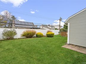 18 Bridle Lane, Hicksville NY 11801