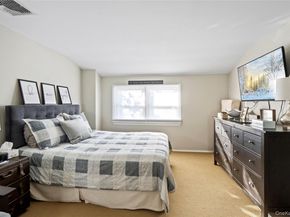 18 Bridle Lane, Hicksville NY 11801