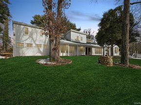 549 Woodbury Road, Cold Spring Harbor NY 11724