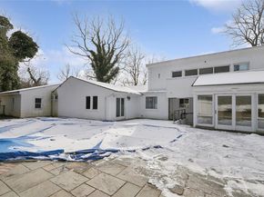 549 Woodbury Road, Cold Spring Harbor NY 11724