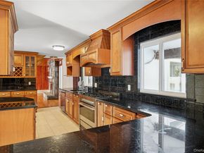 549 Woodbury Road, Cold Spring Harbor NY 11724