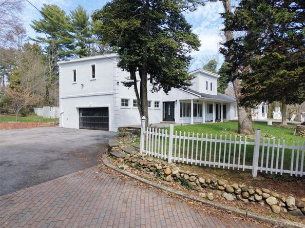 549 Woodbury Road, Cold Spring Harbor NY 11724