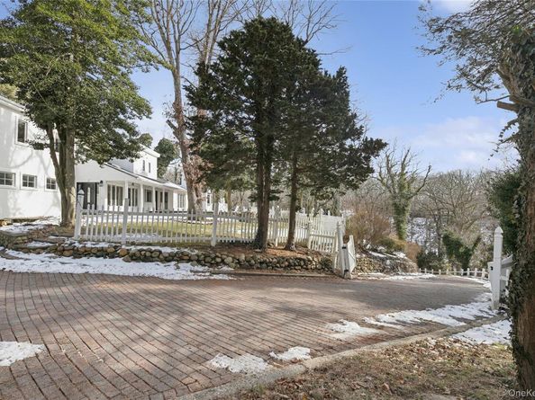 549 Woodbury Road, Cold Spring Harbor NY 11724