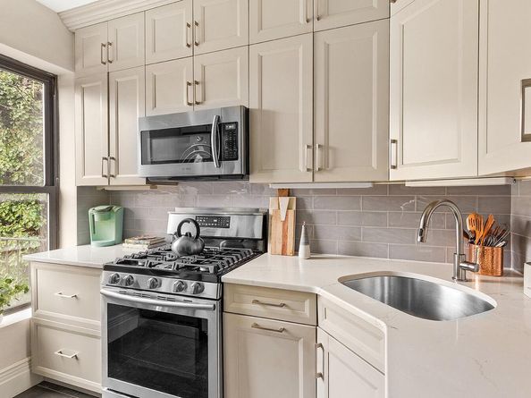 378 7TH Street 4R, Brooklyn NY 11215