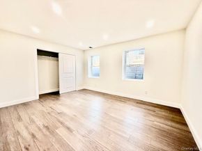 10 Amarr Drive, Shirley NY 11967