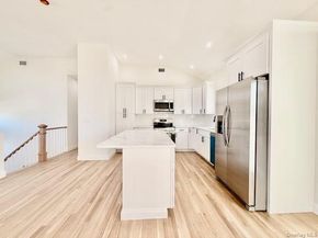 10 Amarr Drive, Shirley NY 11967