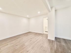 10 Amarr Drive, Shirley NY 11967