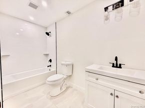 10 Amarr Drive, Shirley NY 11967