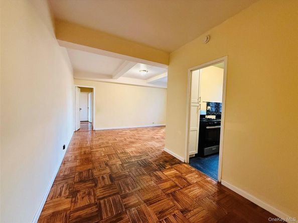 1576 Unionport Road 5F, Bronx NY 10462