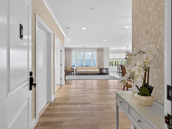 25102 Aspenwood Drive, Plainview NY 11803